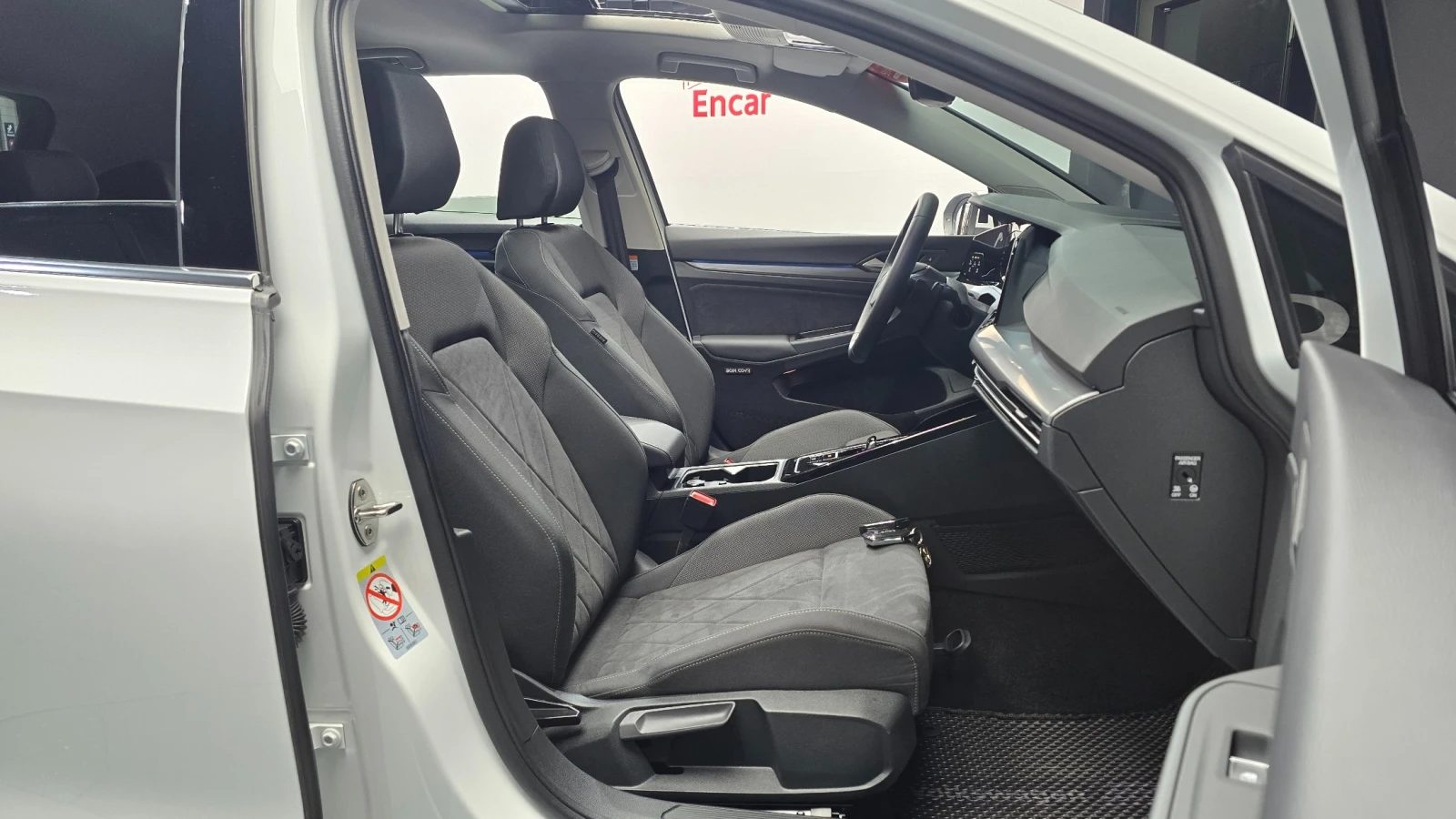 VW Golf 8th Gen | Prestige | Ел. седалки | Maсаж, снимка 7 - Автомобили и джипове - 55491877