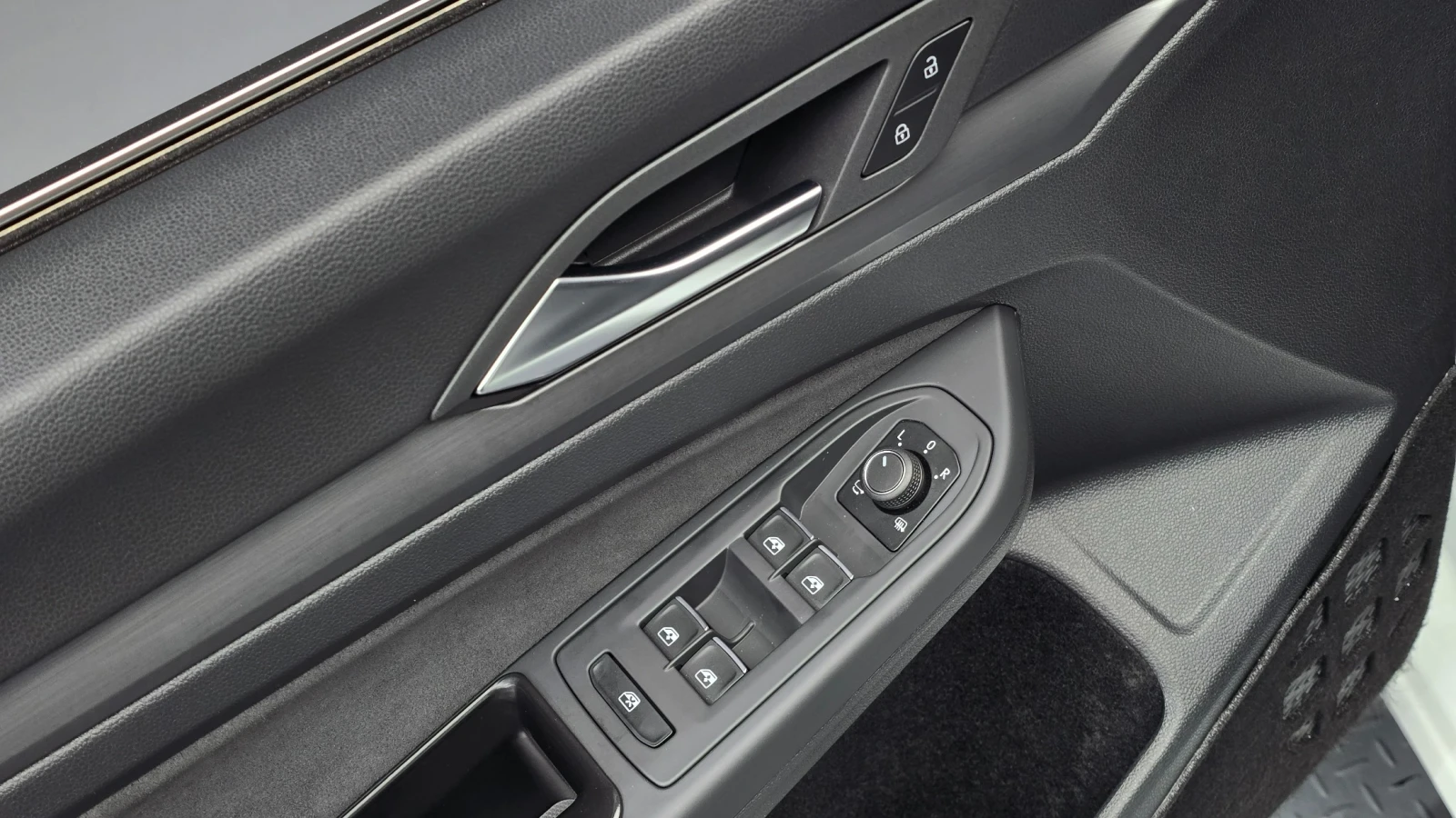 VW Golf 8th Gen | Prestige | Ел. седалки | Maсаж, снимка 13 - Автомобили и джипове - 55491877