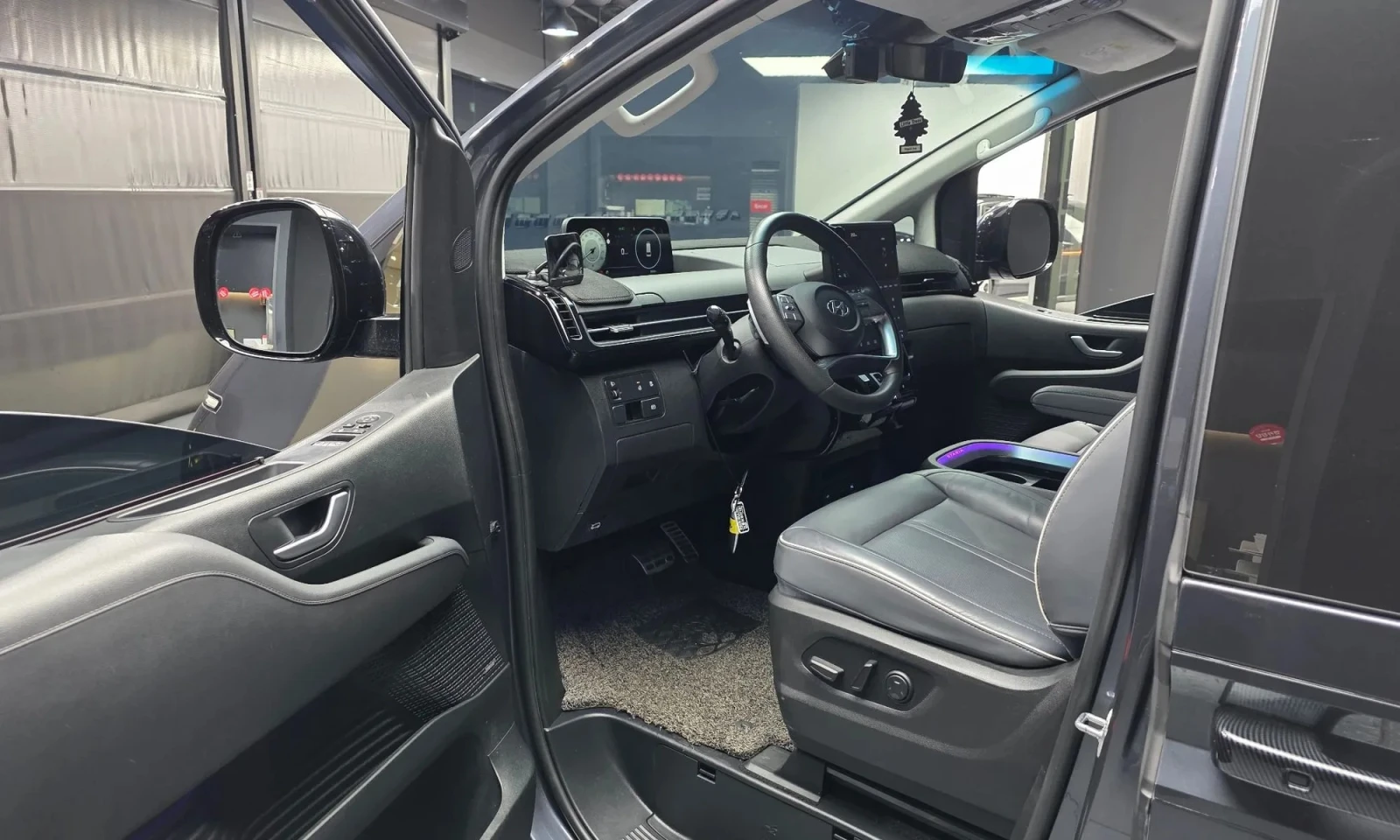 Hyundai Staria 9-Seater Inspiration, снимка 9 - Автомобили и джипове - 55613164