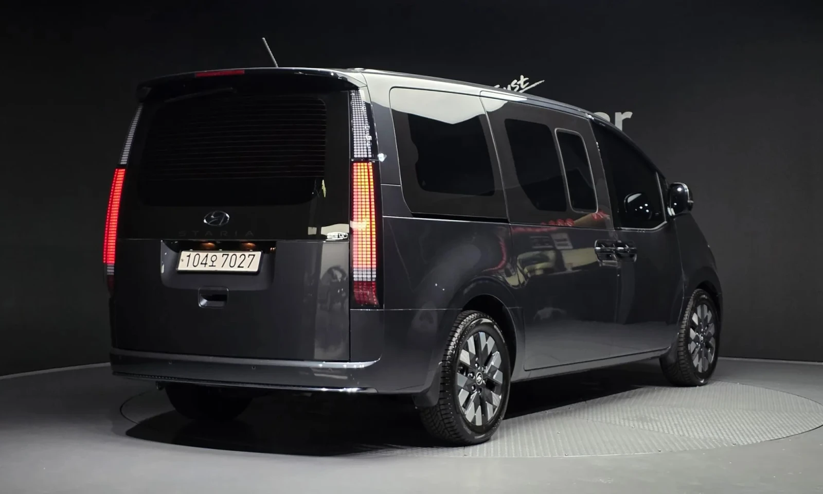 Hyundai Staria 9-Seater Inspiration, снимка 2 - Автомобили и джипове - 55613164