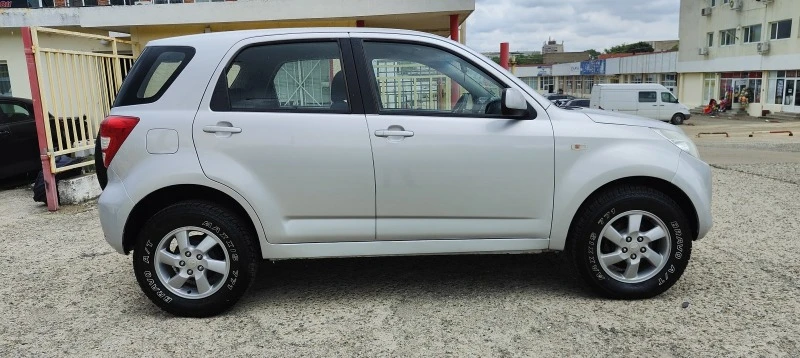 Daihatsu Terios 1.5i4x4-Обслужен, снимка 8 - Автомобили и джипове - 45747957