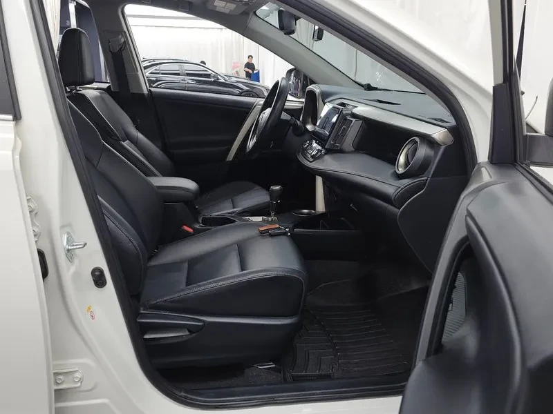 Toyota Rav4 2.5 2Wd , снимка 11 - Автомобили и джипове - 55610930