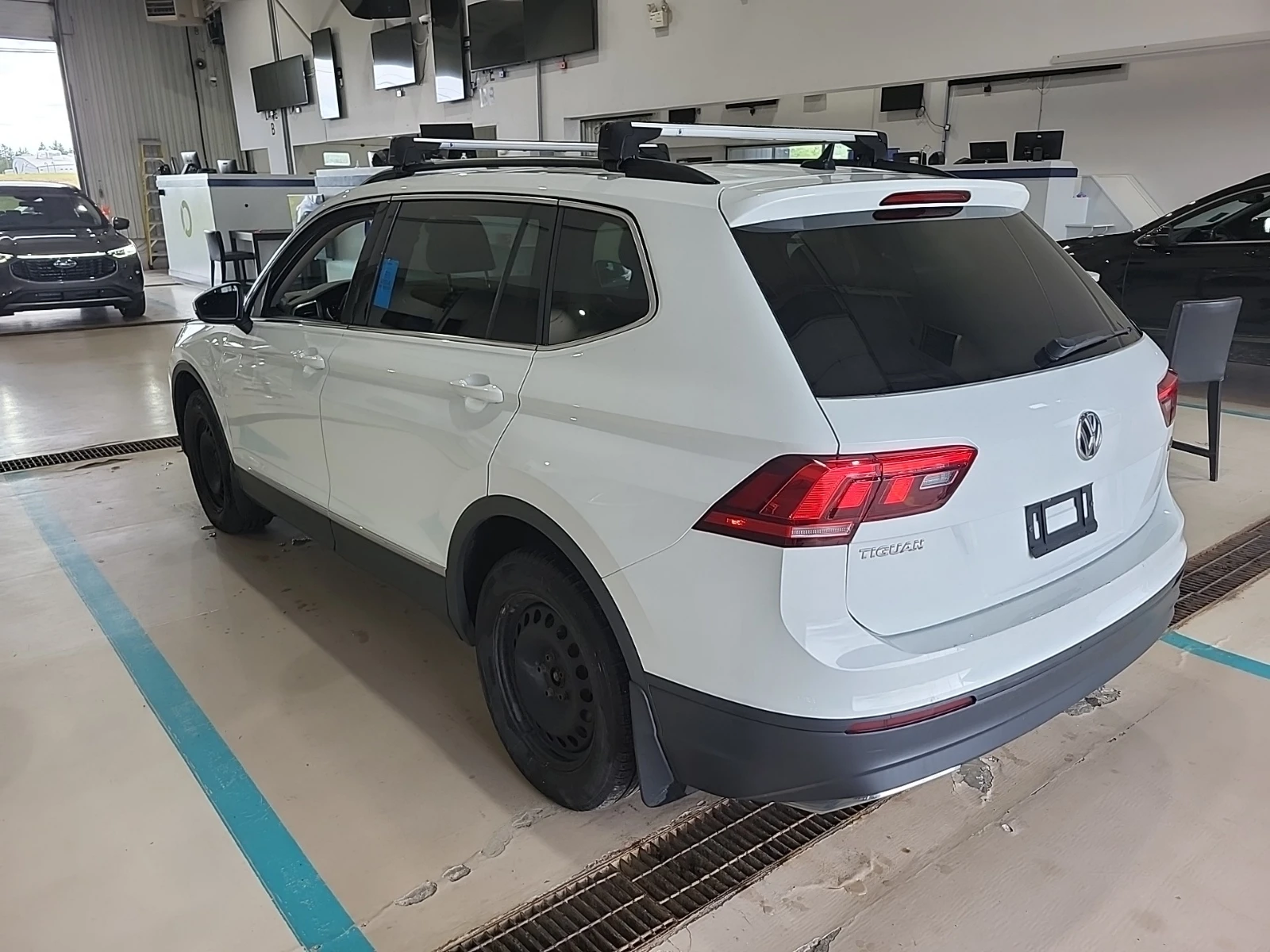 VW Tiguan * COMFORTLINE * CARFAX * ОПЦИЯ ЗА ФИНАНСИРАНЕ  - изображение 5