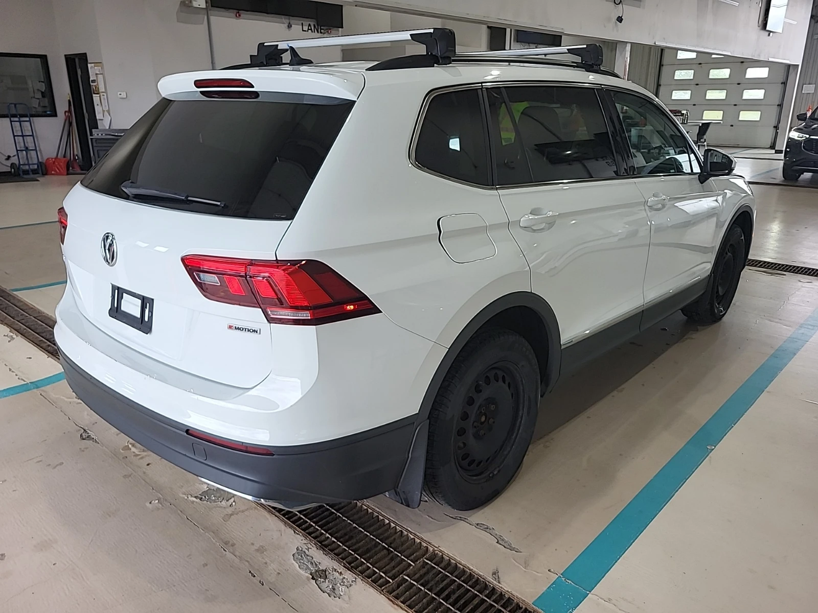 VW Tiguan * COMFORTLINE * CARFAX * ОПЦИЯ ЗА ФИНАНСИРАНЕ  - изображение 4