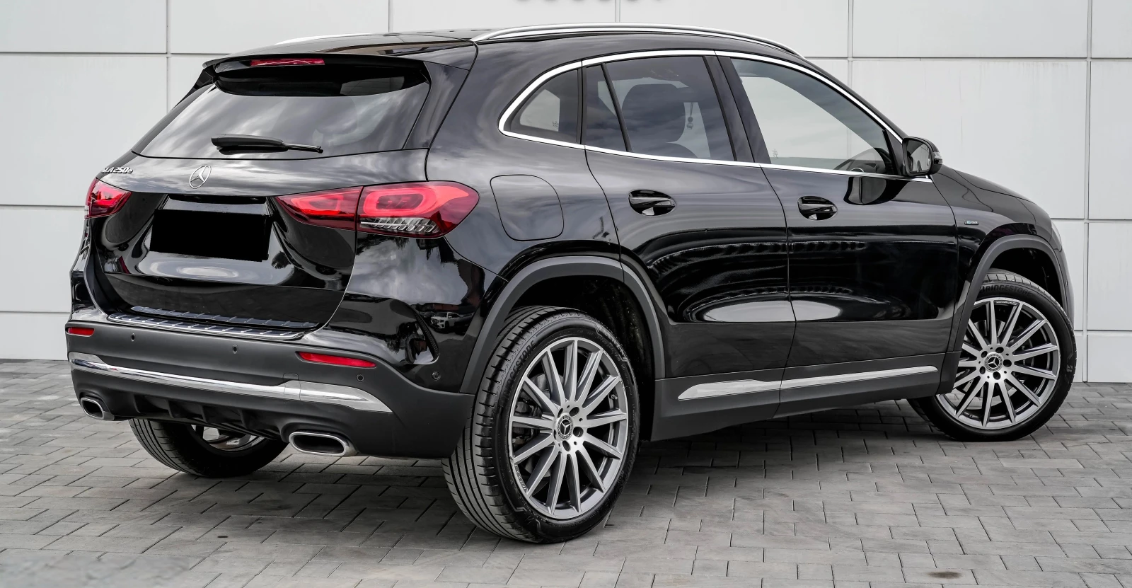 Mercedes-Benz GLA 250e AMG Line - изображение 4