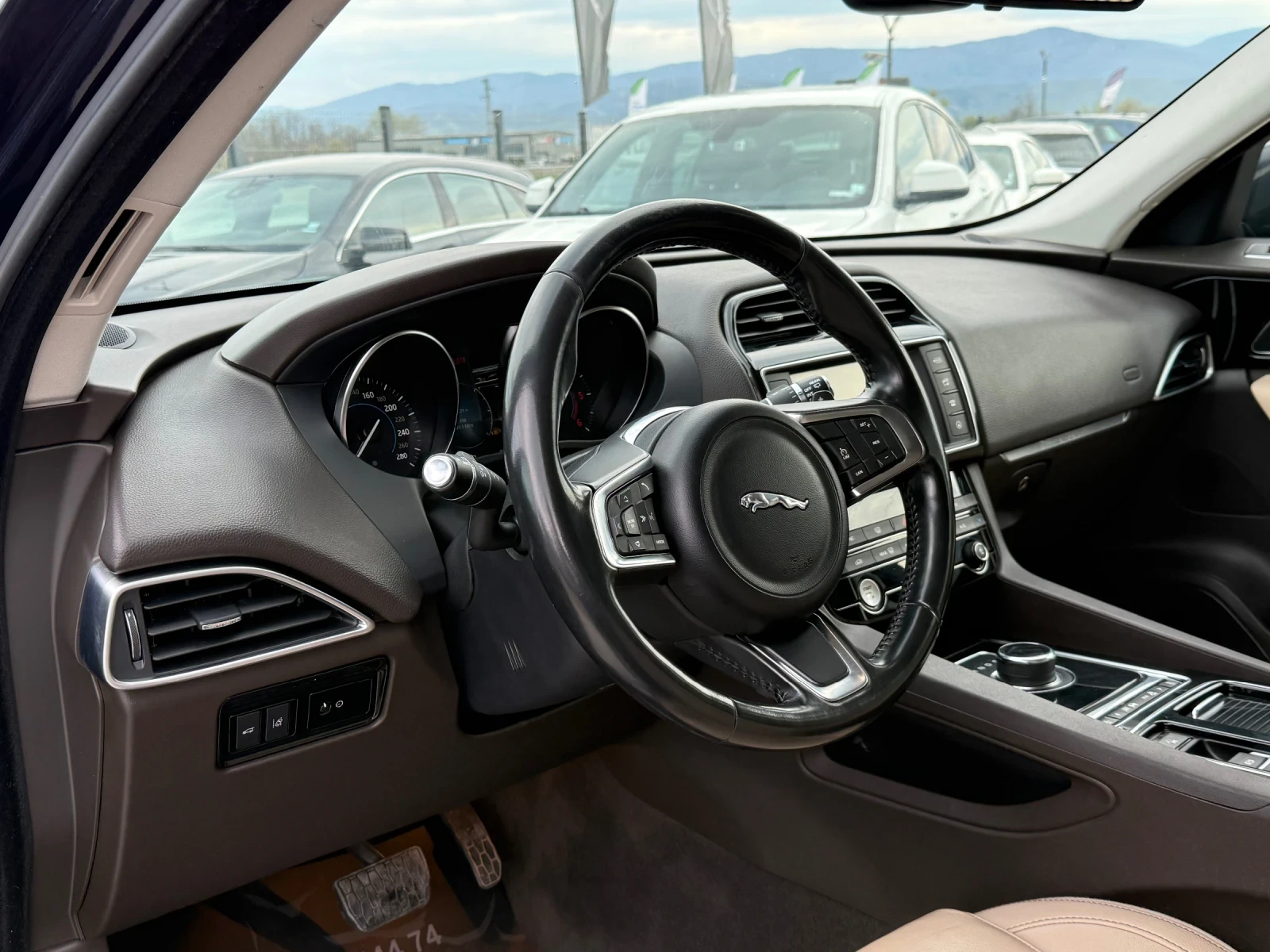 Jaguar F-PACE 2.0D* 2018г* 152.000КМ* Сервизна История* Топ Съст, снимка 7 - Автомобили и джипове - 54164002