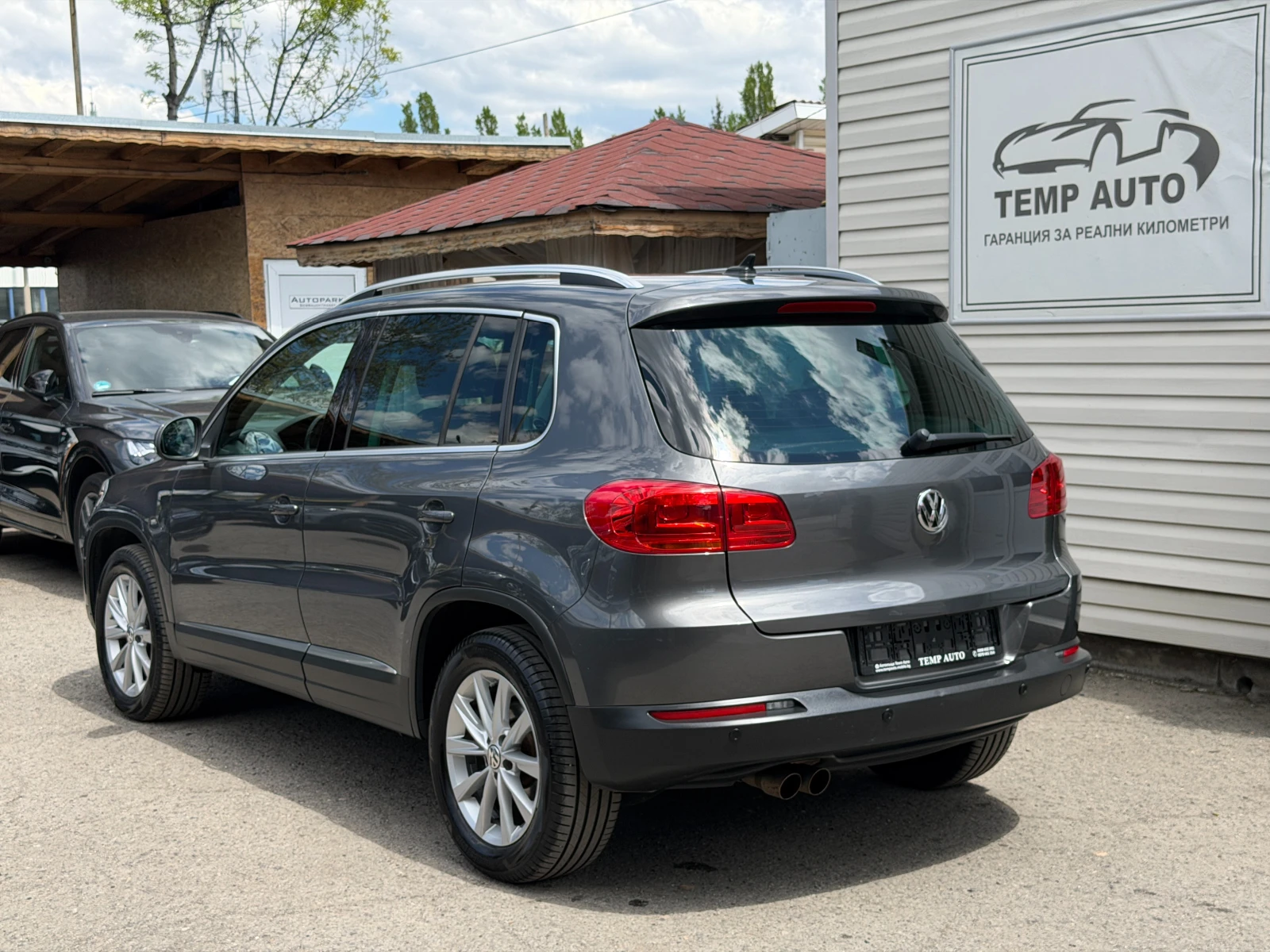 VW Tiguan 2.0TDI* 4х4* СЕРВИЗНА КНИЖКА С ПЪЛНА ИСТОРИЯ В VW, снимка 5 - Автомобили и джипове - 54451763