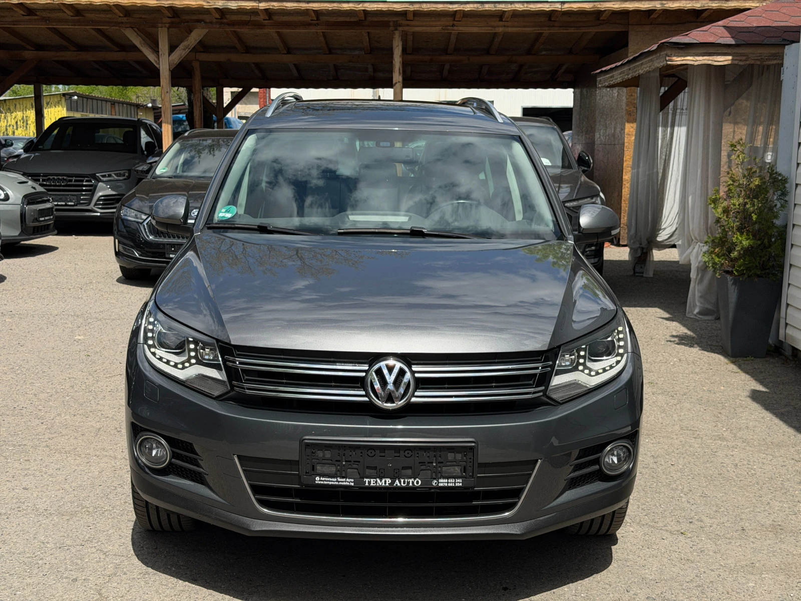 VW Tiguan 2.0TDI* 4х4* СЕРВИЗНА КНИЖКА С ПЪЛНА ИСТОРИЯ В VW, снимка 2 - Автомобили и джипове - 54451763