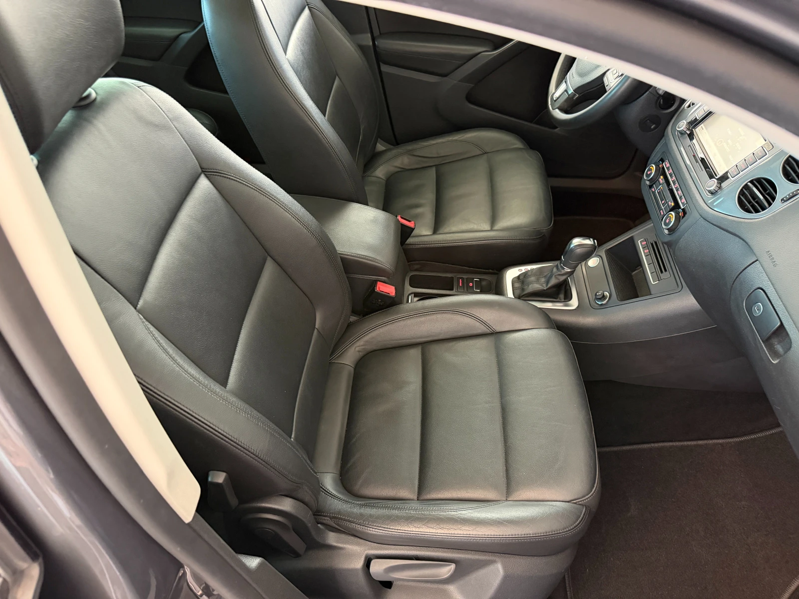 VW Tiguan 2.0TDI* 4х4* СЕРВИЗНА КНИЖКА С ПЪЛНА ИСТОРИЯ В VW, снимка 13 - Автомобили и джипове - 54451763