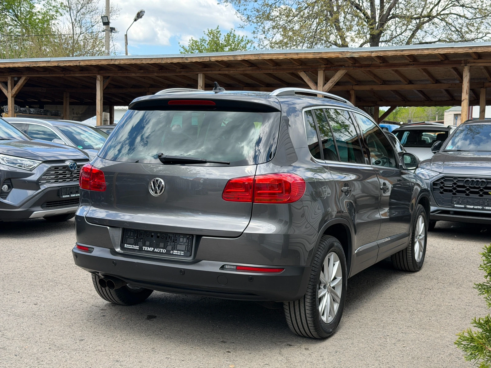 VW Tiguan 2.0TDI* 4х4* СЕРВИЗНА КНИЖКА С ПЪЛНА ИСТОРИЯ В VW, снимка 4 - Автомобили и джипове - 54451763