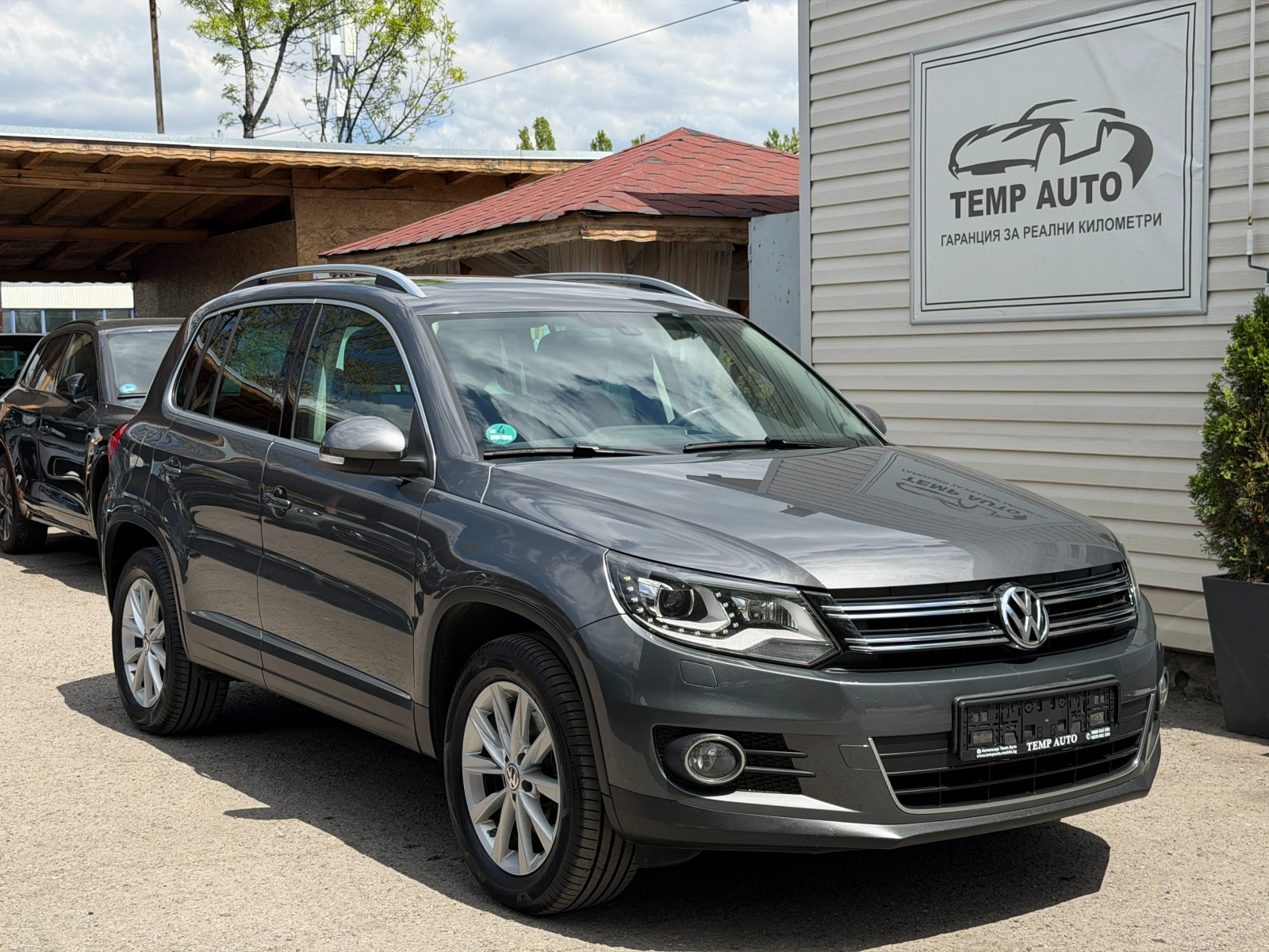 VW Tiguan 2.0TDI* 4х4* СЕРВИЗНА КНИЖКА С ПЪЛНА ИСТОРИЯ В VW, снимка 3 - Автомобили и джипове - 54451763