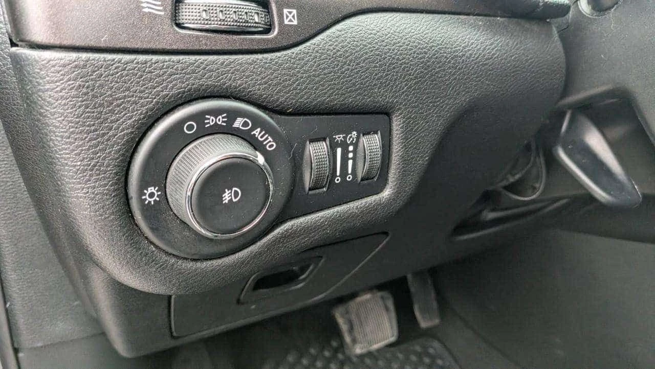 Jeep Cherokee * Trailhawk * CARFAX * ЦЕНА ДО БГ, снимка 13 - Автомобили и джипове - 54595812