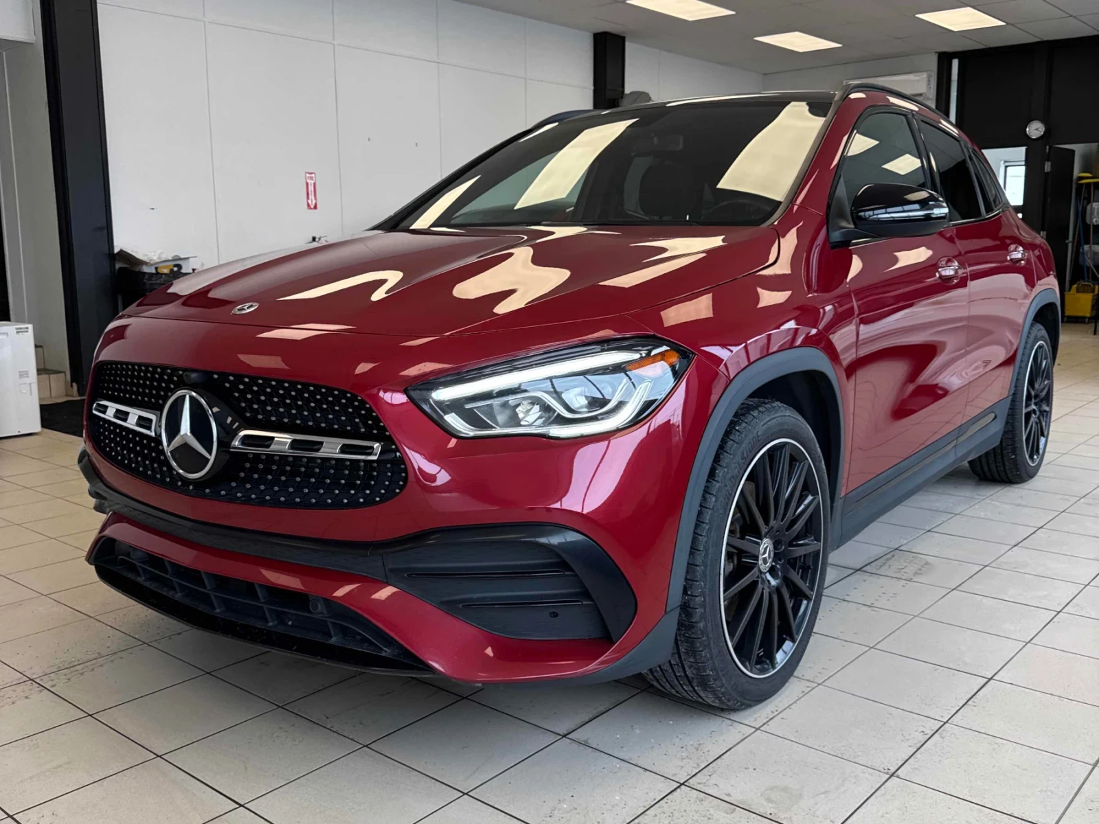 Mercedes-Benz GLA 250 ДИСТРОНИК * ПОДГРЕВ * ПАНОРАМА * АМБИЕНТ * CARFAX, снимка 5 - Автомобили и джипове - 54672465