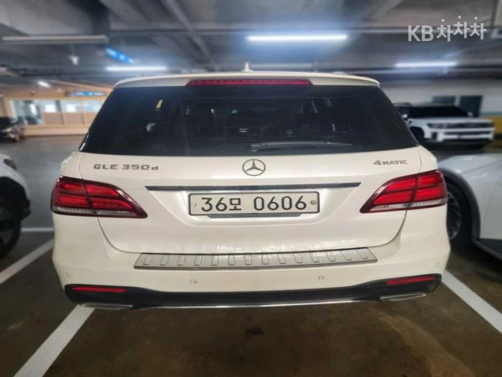 Mercedes-Benz GLE 350 4MATIC AMG LINE * ТЕЛЕВИЗОРИ* * КРАЙНА ЦЕНА* , снимка 3 - Автомобили и джипове - 55961145