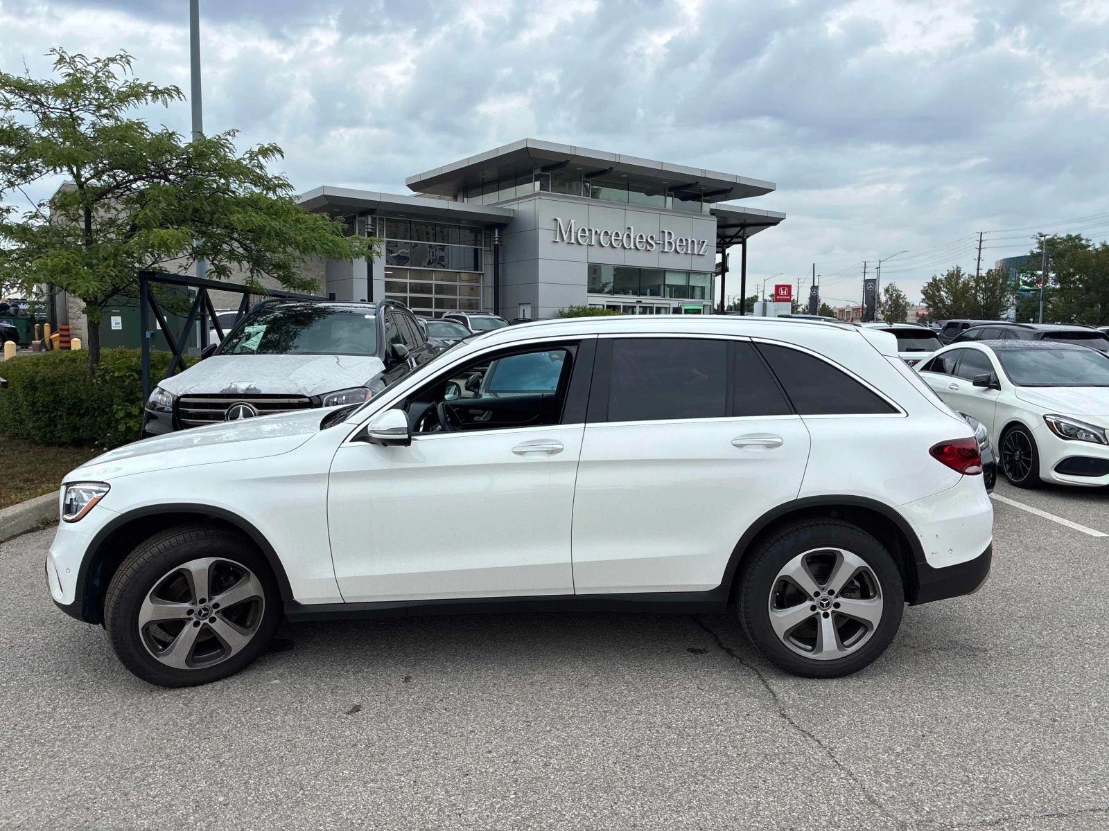 Mercedes-Benz GLC 300  * CARFAX * ОПЦИЯ ЗА ФИНАНСИРАНЕ , снимка 2 - Автомобили и джипове - 56025246