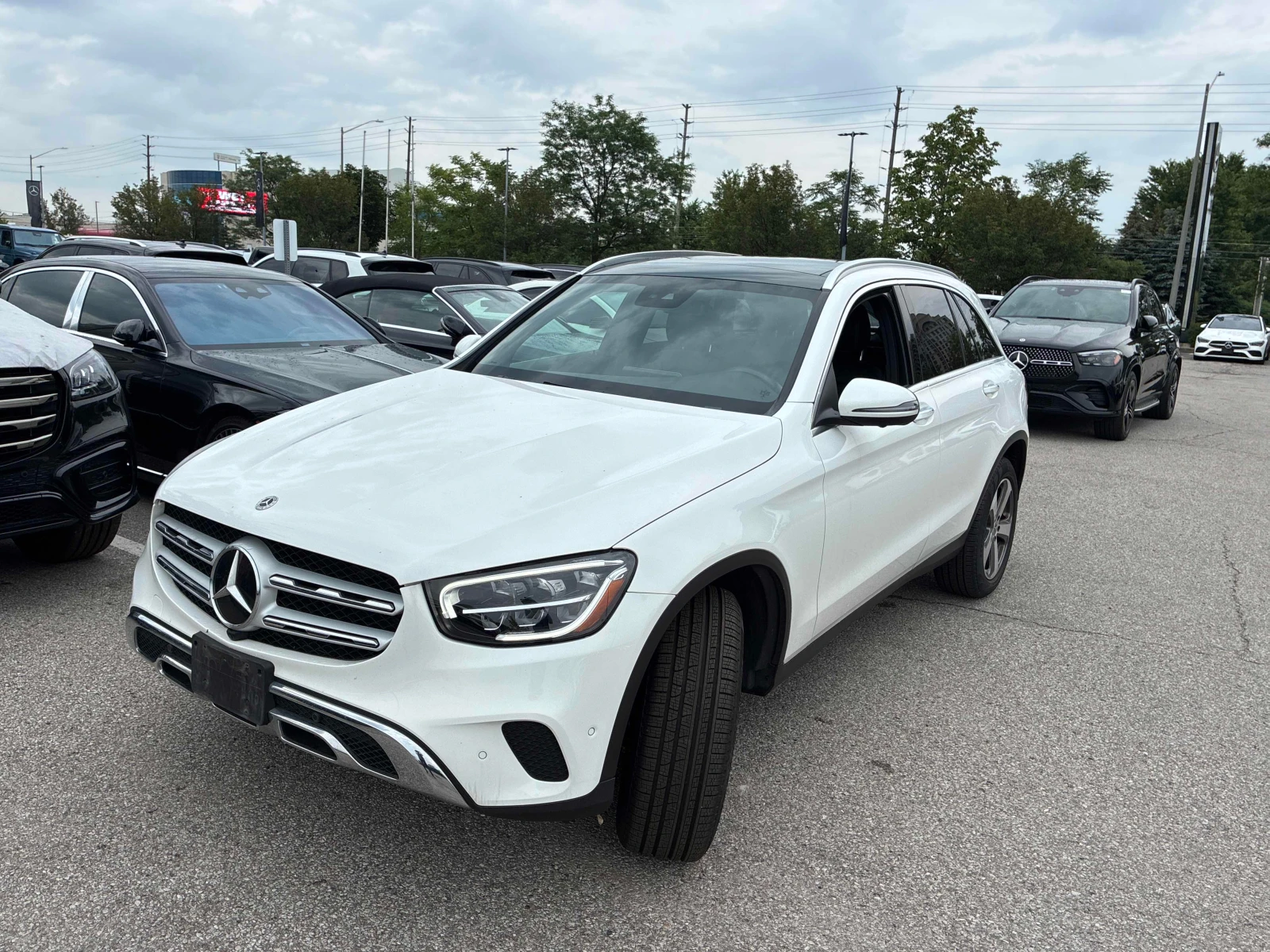 Mercedes-Benz GLC 300  * CARFAX * ОПЦИЯ ЗА ФИНАНСИРАНЕ 