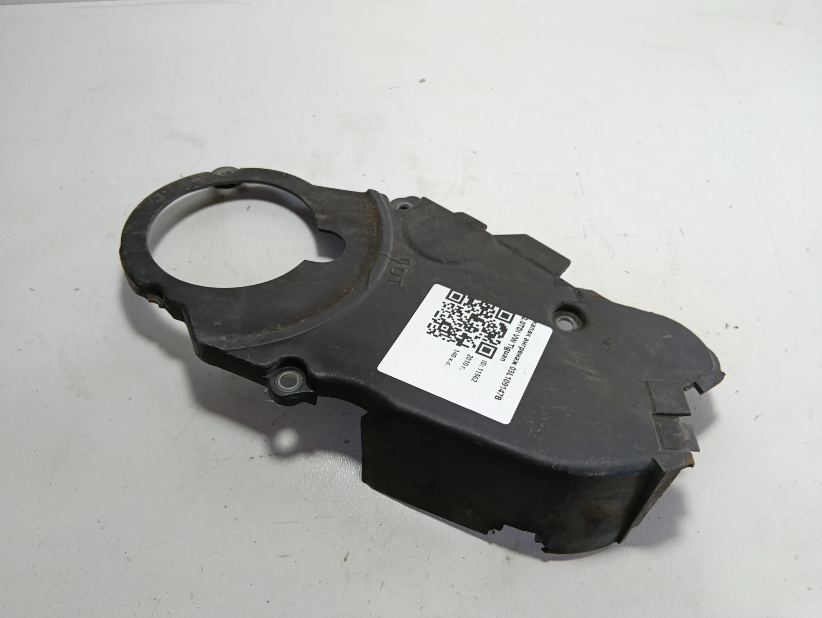 капак ангренаж 03L109147B 2.0TDI VW Tiguan