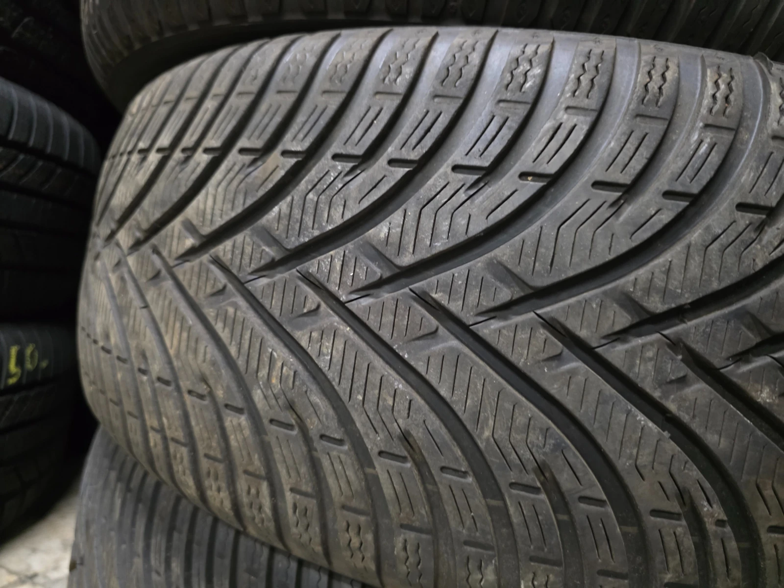 Гуми Зимни 225/55R18, снимка 4 - Гуми и джанти - 55478096