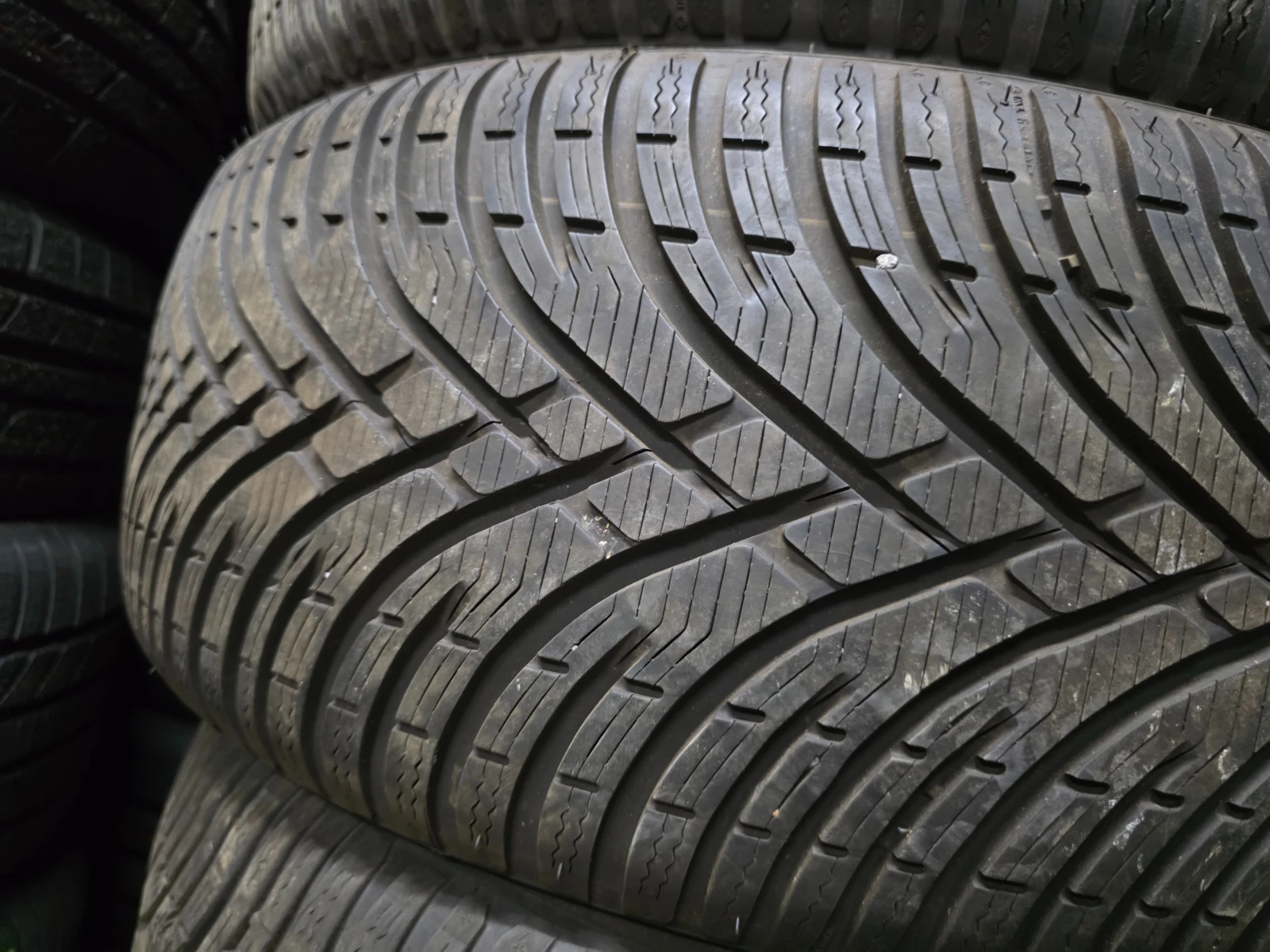 Гуми Зимни 225/55R18, снимка 3 - Гуми и джанти - 55478096