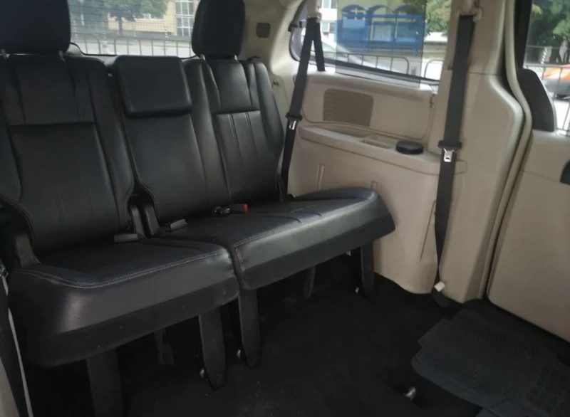 Lancia Voyager, снимка 8 - Автомобили и джипове - 49174845