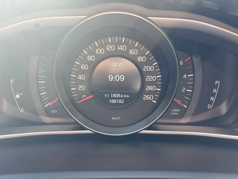 Volvo V40 Cross Country 1.6D, снимка 9 - Автомобили и джипове - 52565846