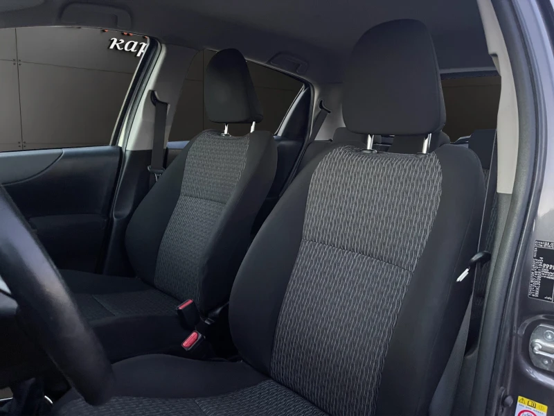 Toyota Yaris 1.0I , снимка 10 - Автомобили и джипове - 52938618