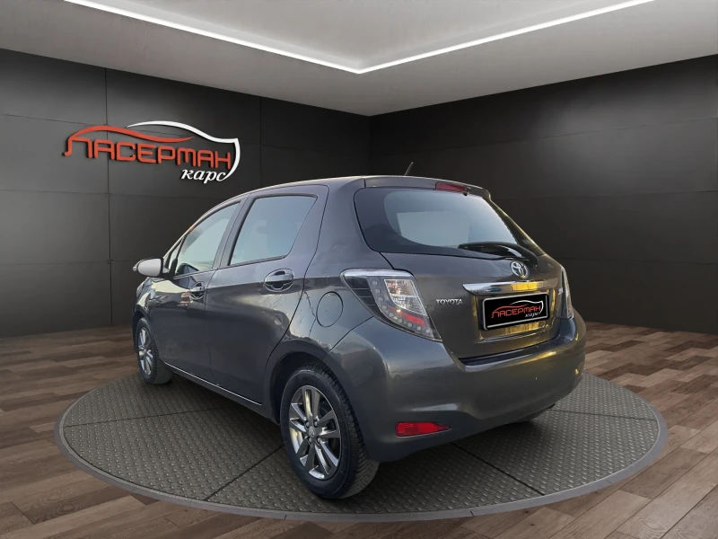 Toyota Yaris 1.0I , снимка 4 - Автомобили и джипове - 52938618