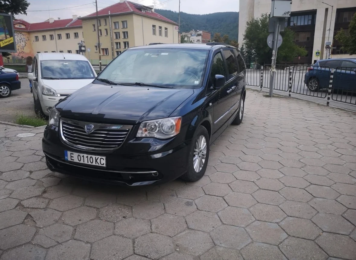 Lancia Voyager  - изображение 4