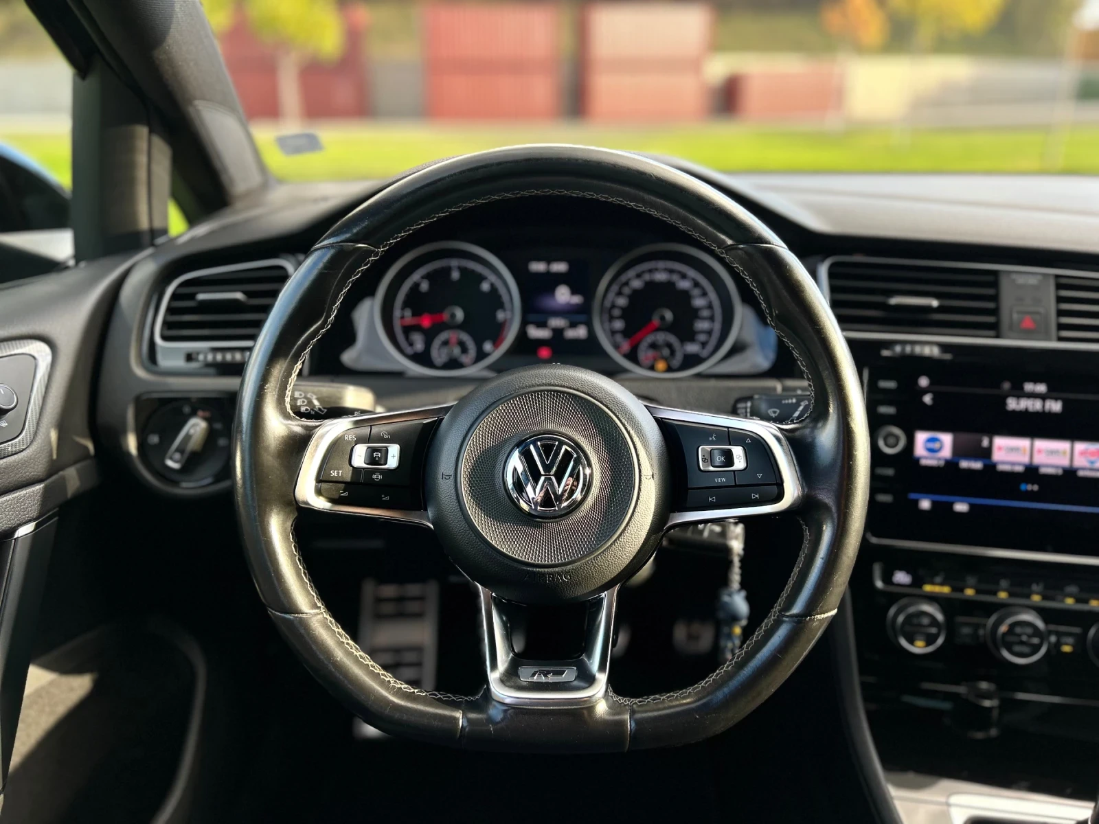 VW Golf 2.0TDI R-Line | Mobile.bg   11