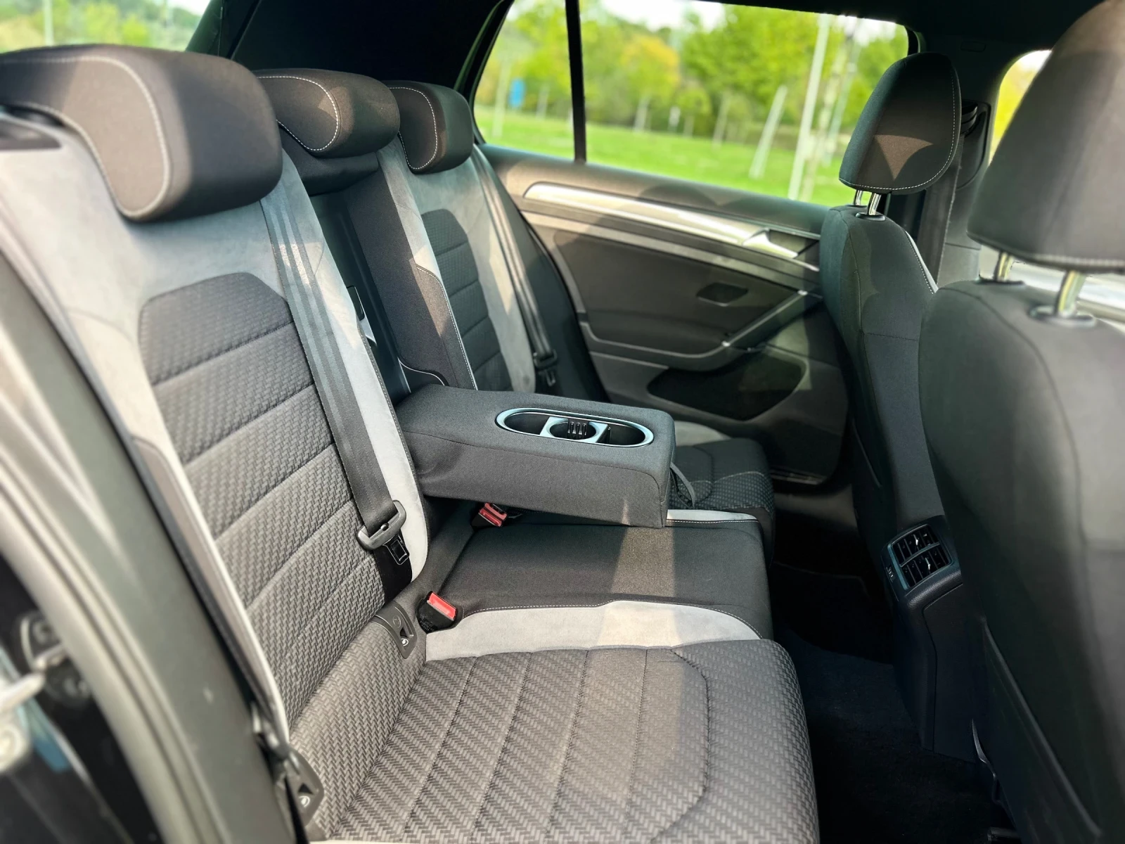 VW Golf 2.0TDI R-Line | Mobile.bg   15