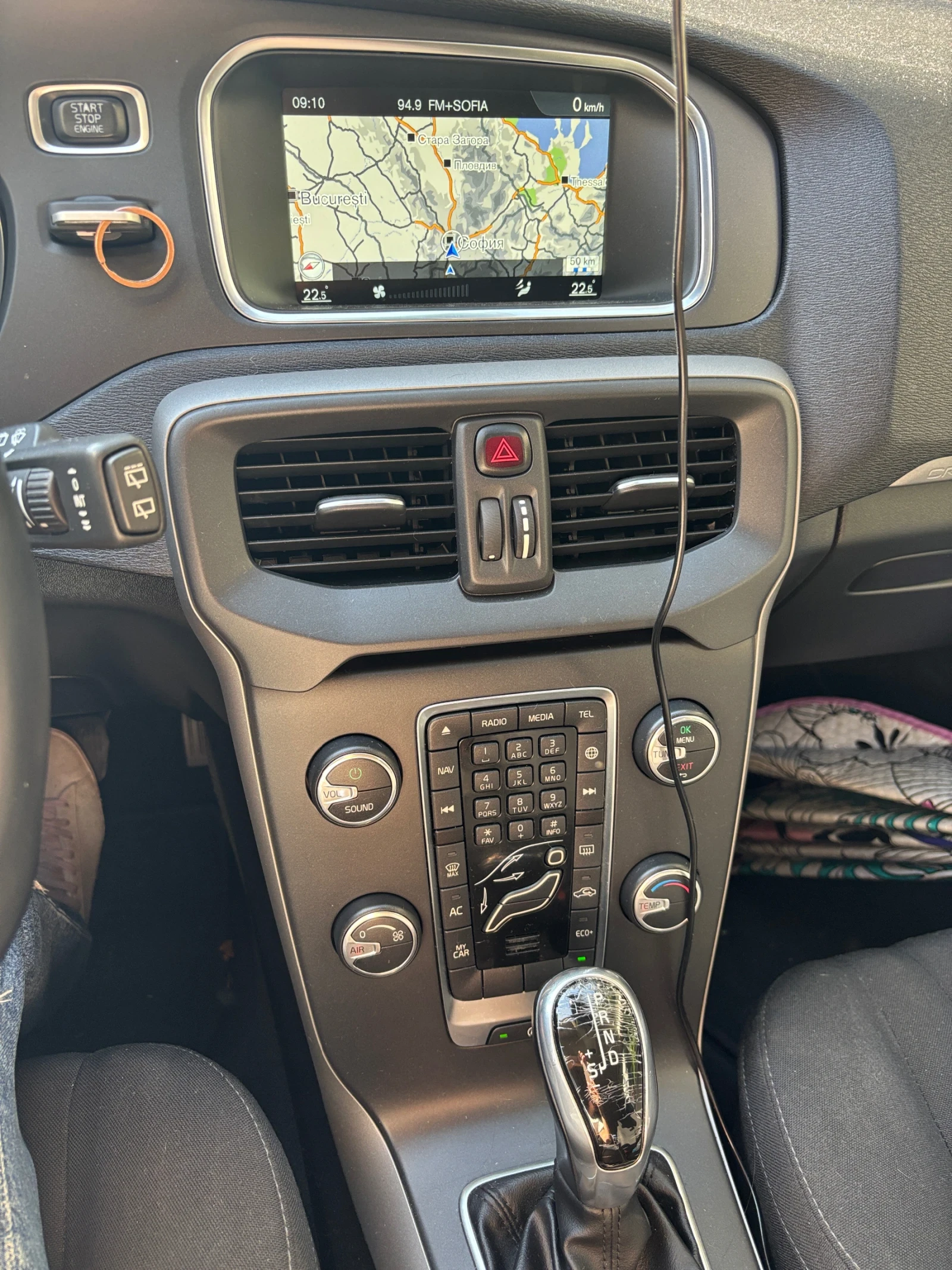 Volvo V40 Cross Country 1.6D - изображение 8