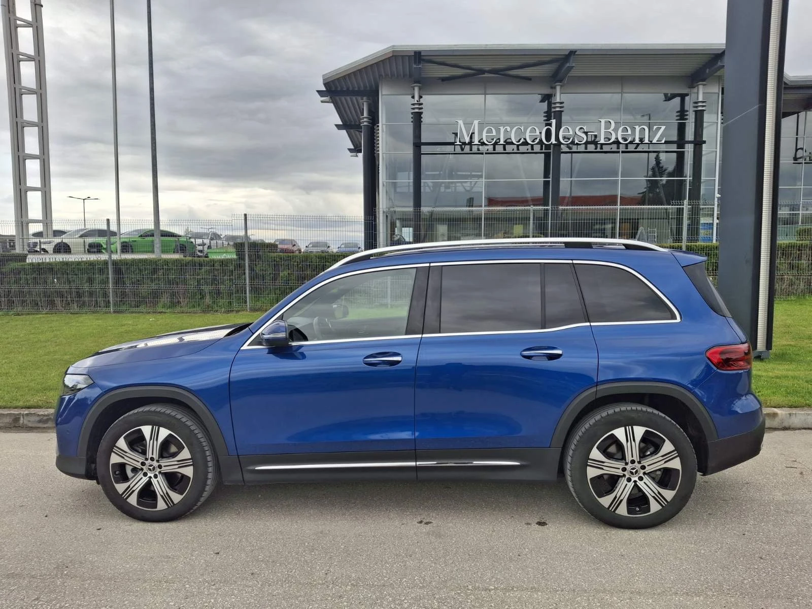 Mercedes-Benz EQB 350 4MATIC  6+ 1, снимка 4 - Автомобили и джипове - 53315161