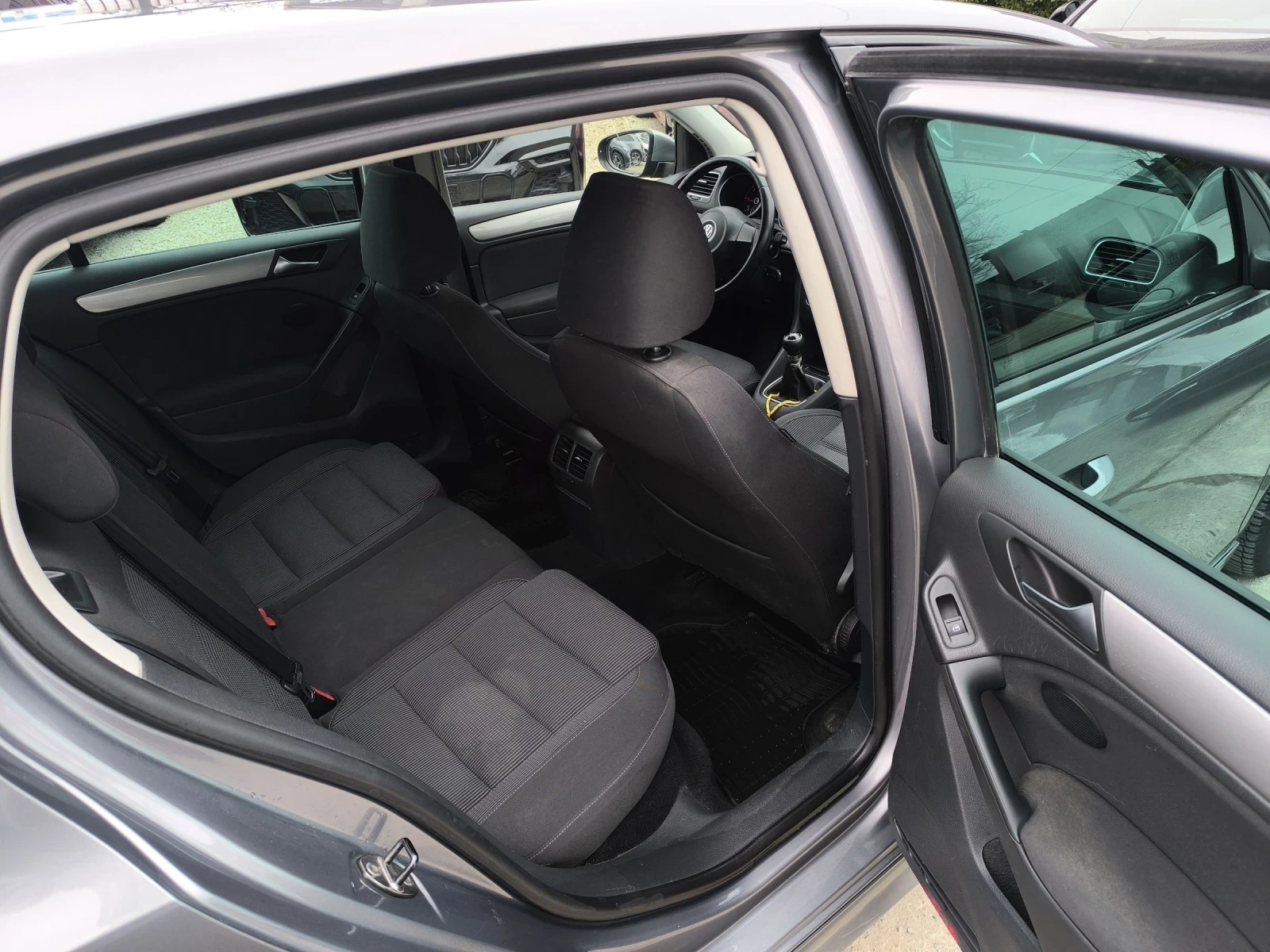 VW Golf 1.6TDI | Mobile.bg � ����������� 10