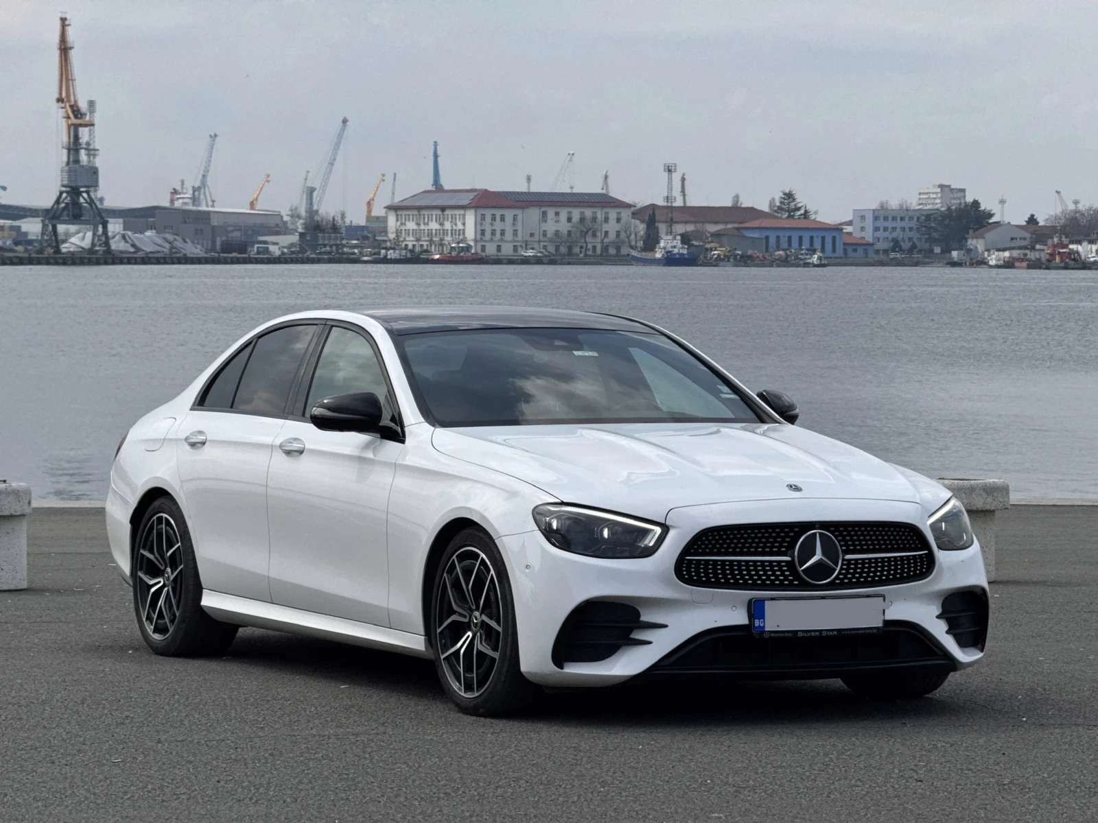 Mercedes-Benz E 220 PREMIUM/AMG/LED/360/PANORAMA/BURMASTER 