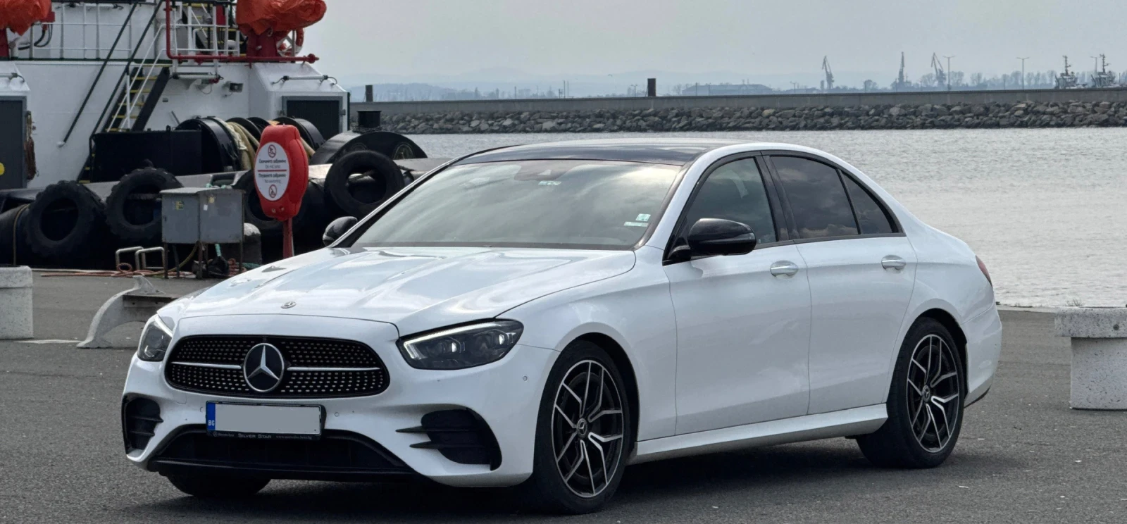 Mercedes-Benz E 220 PREMIUM/AMG/LED/360/PANORAMA/BURMASTER , снимка 2 - Автомобили и джипове - 54090422