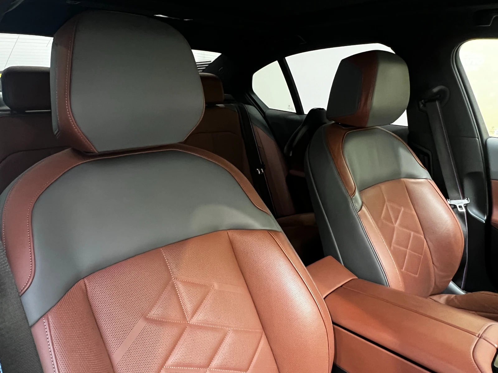 BMW 550 e xDrive, снимка 15 - Автомобили и джипове - 54138949