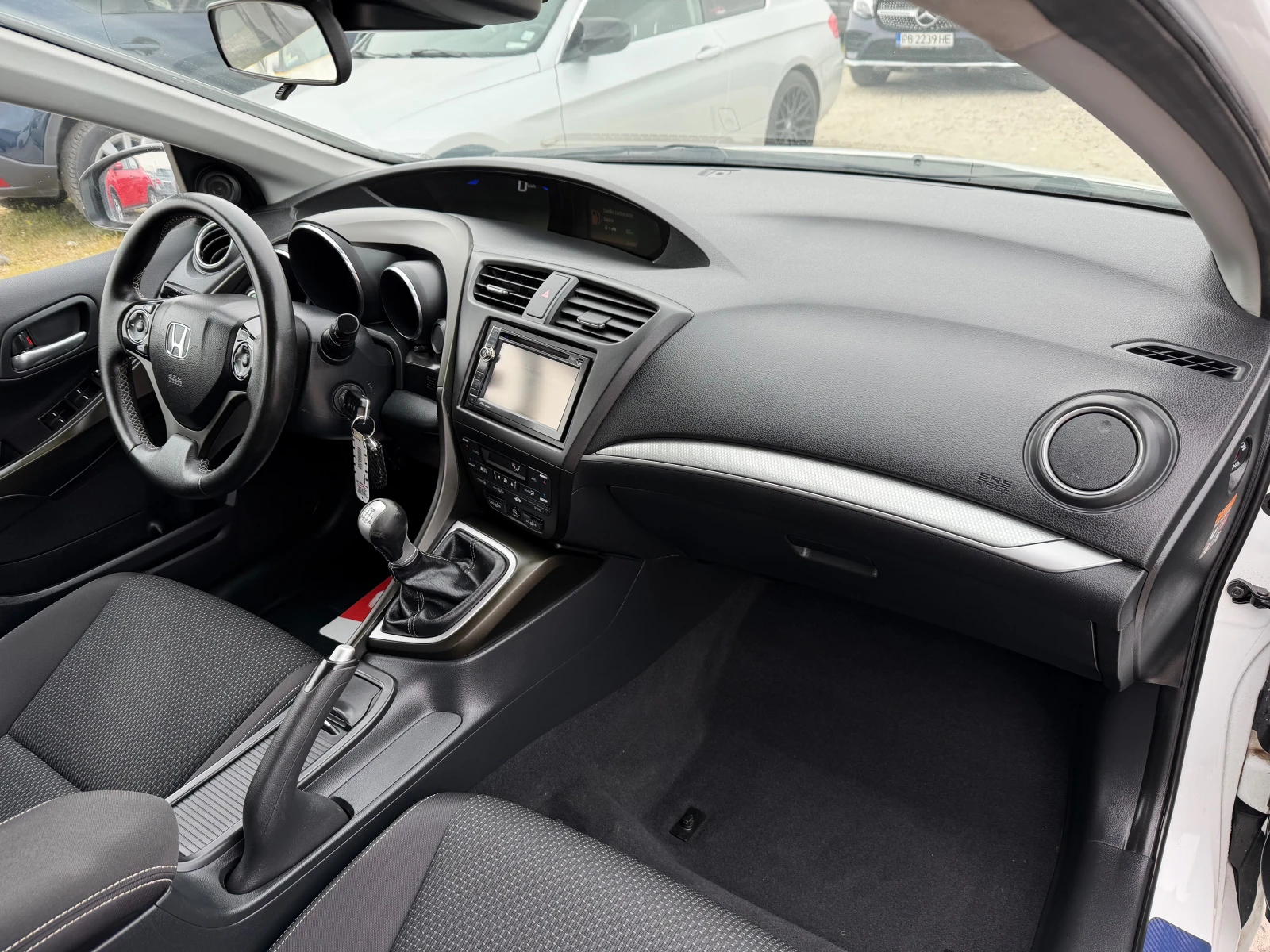 Honda Civic 1.6 I-DTEC, снимка 13 - Автомобили и джипове - 54191366