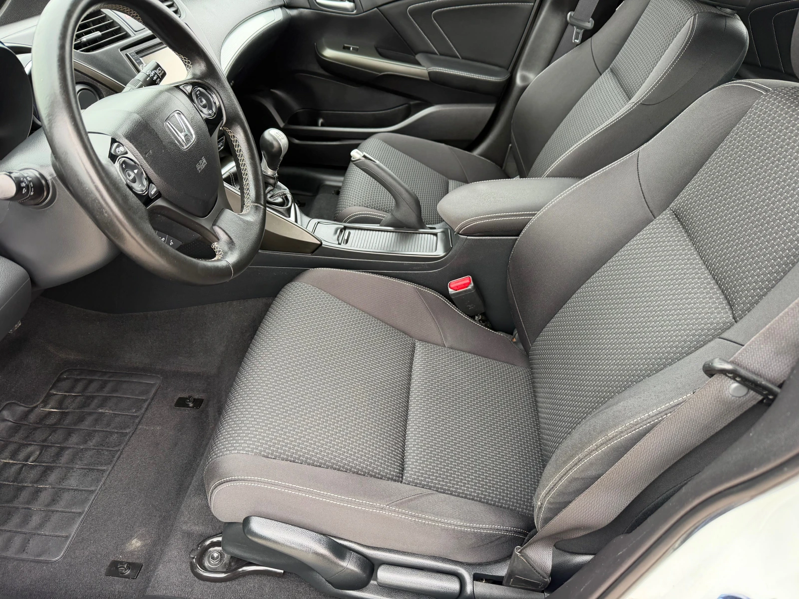 Honda Civic 1.6 I-DTEC, снимка 9 - Автомобили и джипове - 54191366