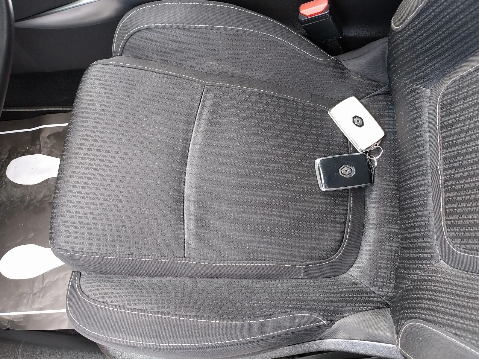 Renault Megane 1.5 DCI, снимка 8 - Автомобили и джипове - 54310198