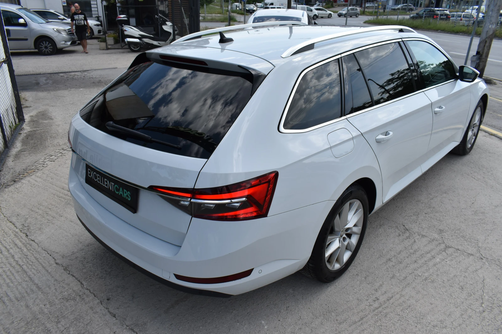Skoda Superb 2.0TDI* AUTOMAT, снимка 5 - Автомобили и джипове - 54822886
