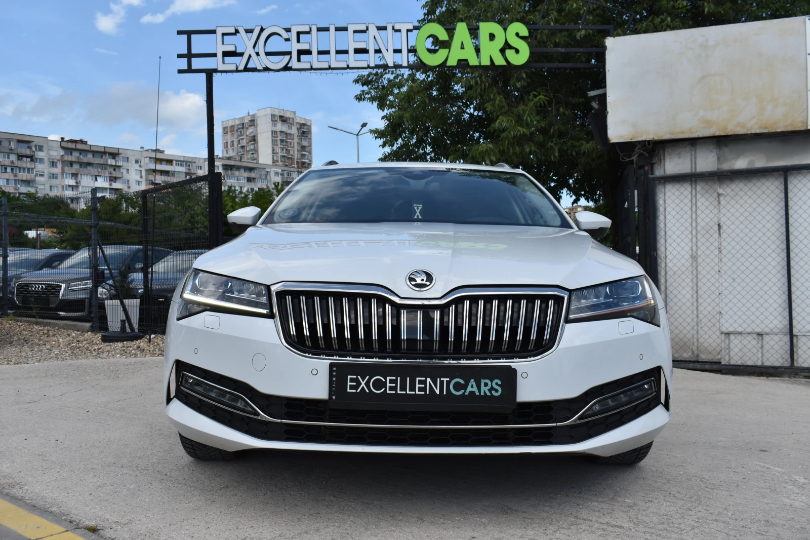 Skoda Superb 2.0TDI* AUTOMAT, снимка 6 - Автомобили и джипове - 54822886