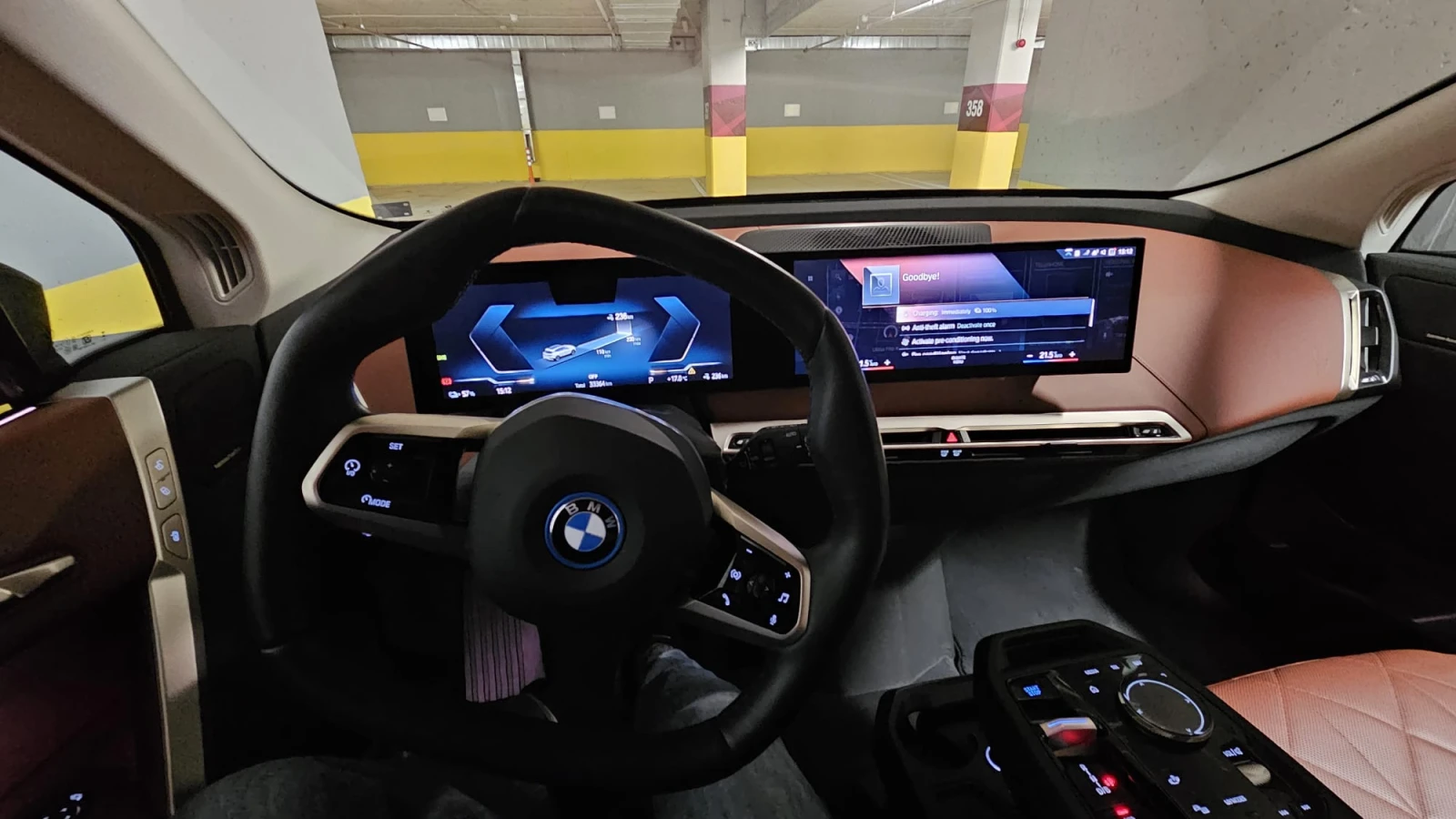 BMW iX 40 Спорт Пакет, снимка 10 - Автомобили и джипове - 55590230