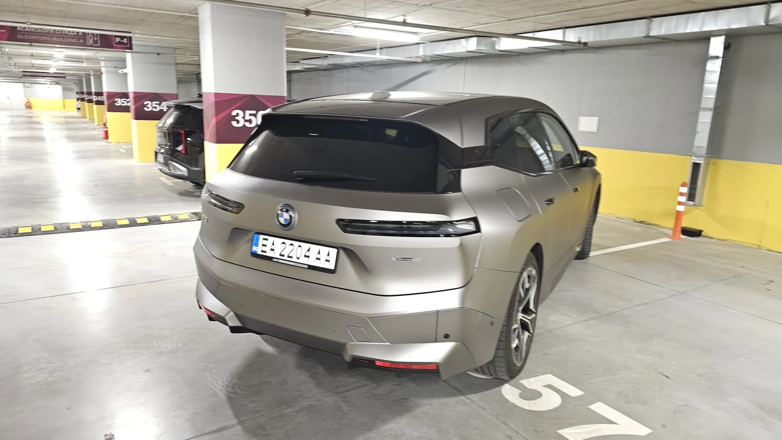 BMW iX 40 Спорт Пакет, снимка 5 - Автомобили и джипове - 55590230