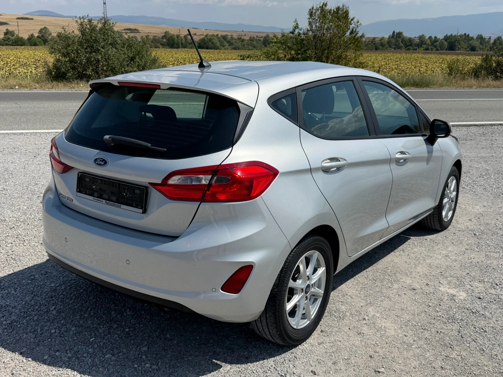 Ford Fiesta 1.1i LANE ASSIST CARPLAY SERVICE BOOK E6 TUV COC, снимка 6 - Автомобили и джипове - 55829815
