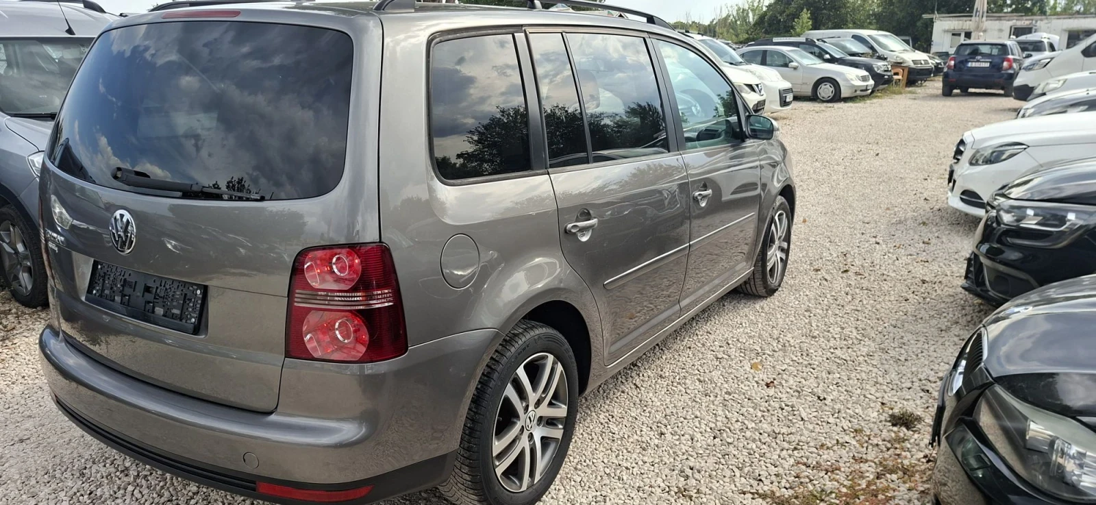 VW Touran 1, 6 ГАЗ/БЕНЗИН, снимка 3 - Автомобили и джипове - 56165009