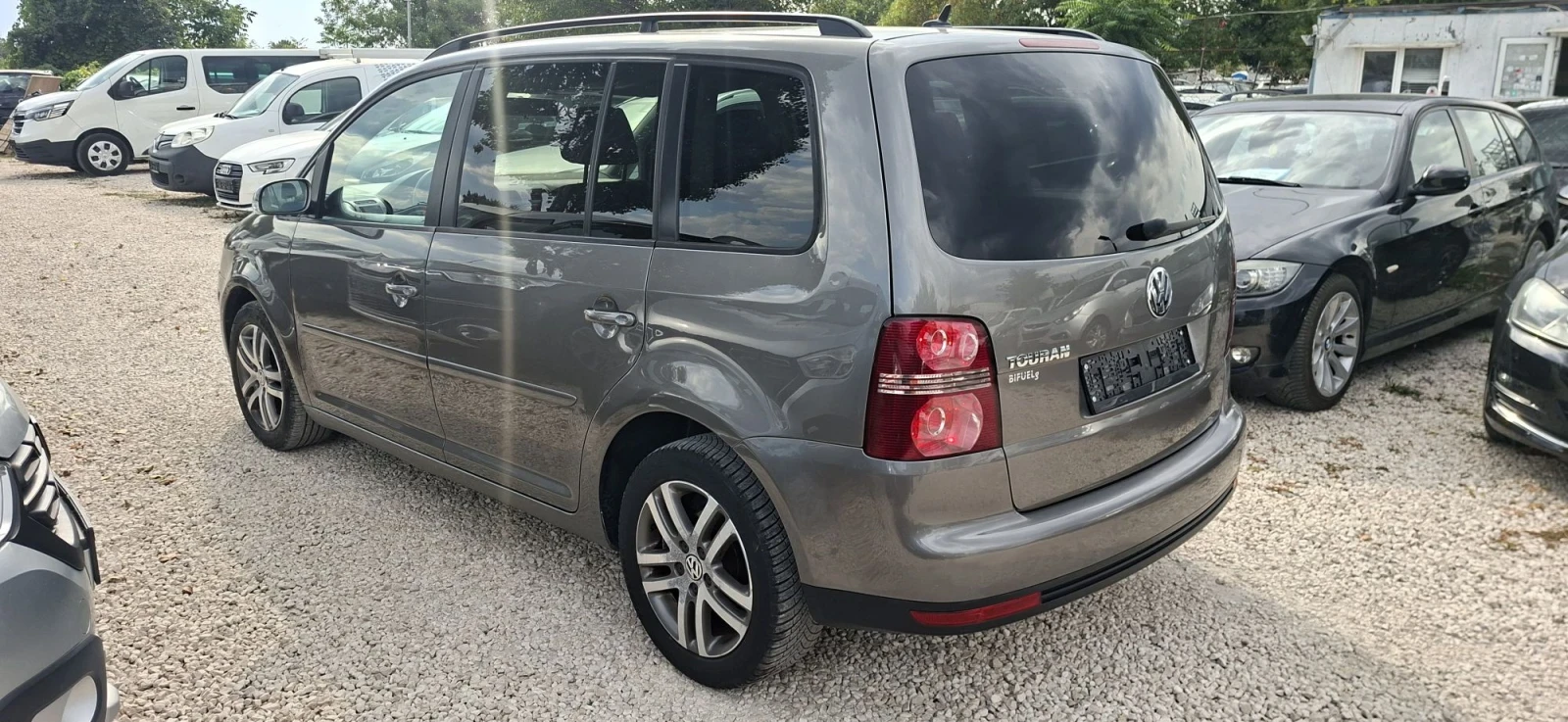 VW Touran 1, 6 ГАЗ/БЕНЗИН, снимка 4 - Автомобили и джипове - 56165009