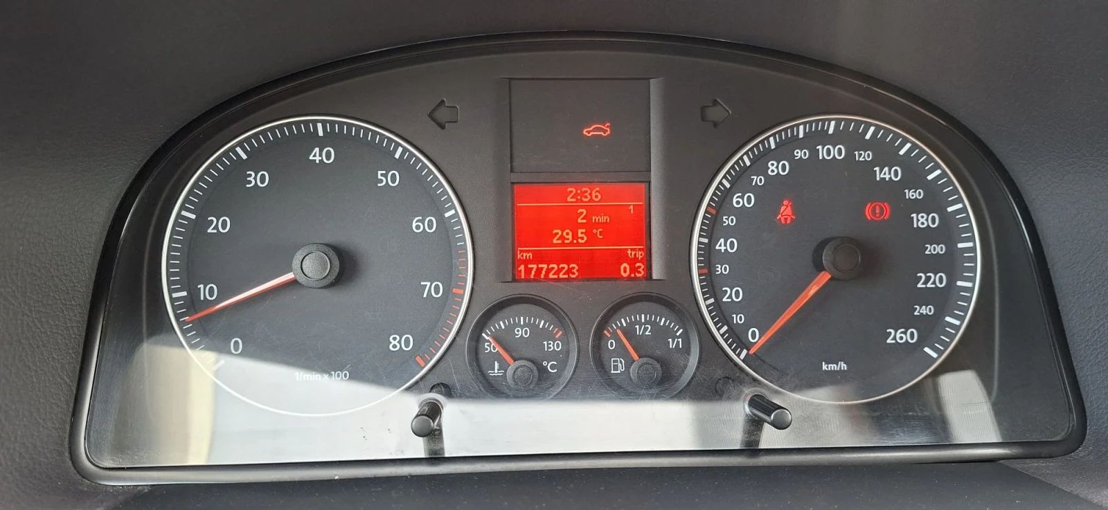 VW Touran 1, 6 ГАЗ/БЕНЗИН, снимка 10 - Автомобили и джипове - 56165009