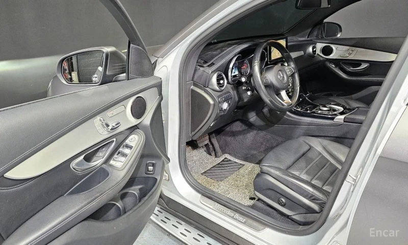 Mercedes-Benz GLC 220, снимка 10 - Автомобили и джипове - 53219325