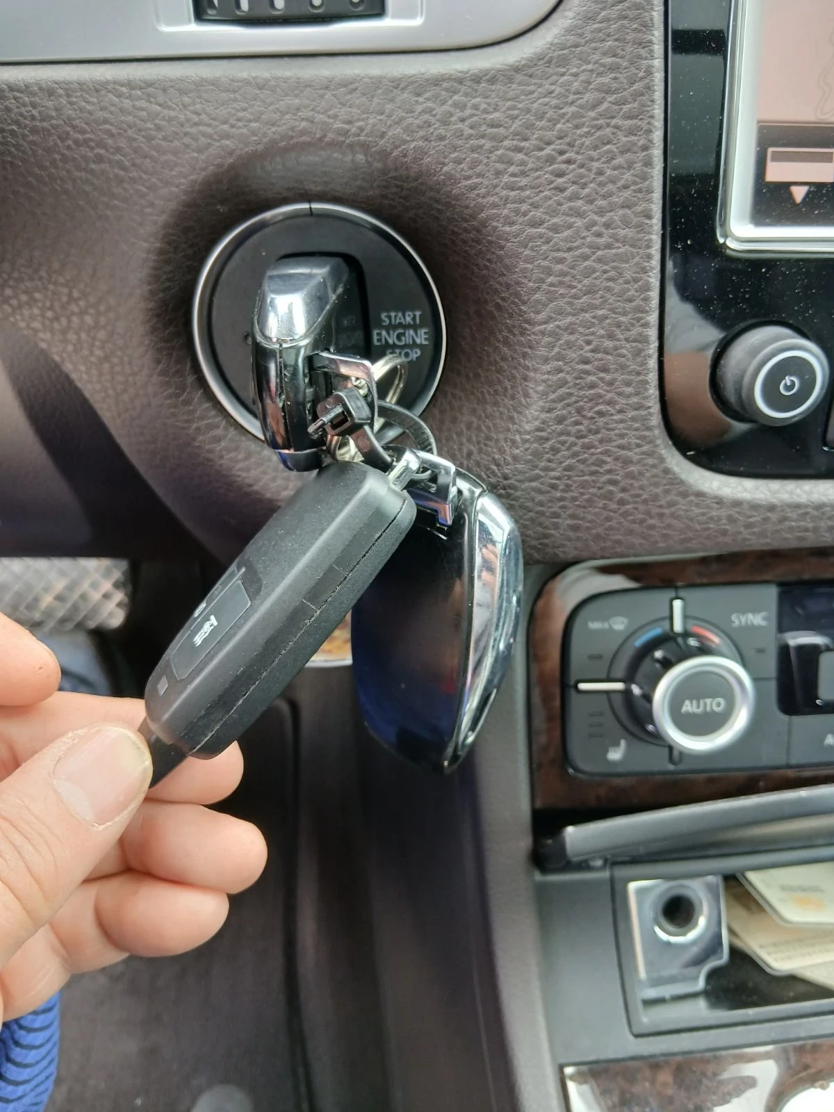 VW Touareg 3.0 tdi 245 ps , снимка 11 - Автомобили и джипове - 54079676