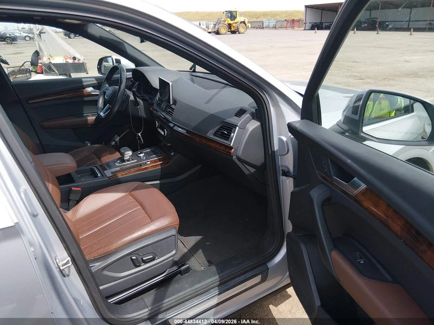 Audi Q5 2.0l 2.0T Premium/2.0T Tech Premium, снимка 5 - Автомобили и джипове - 54351451